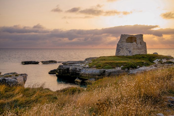 Alba a Roca vecchia. Costa adriatica del Salento.