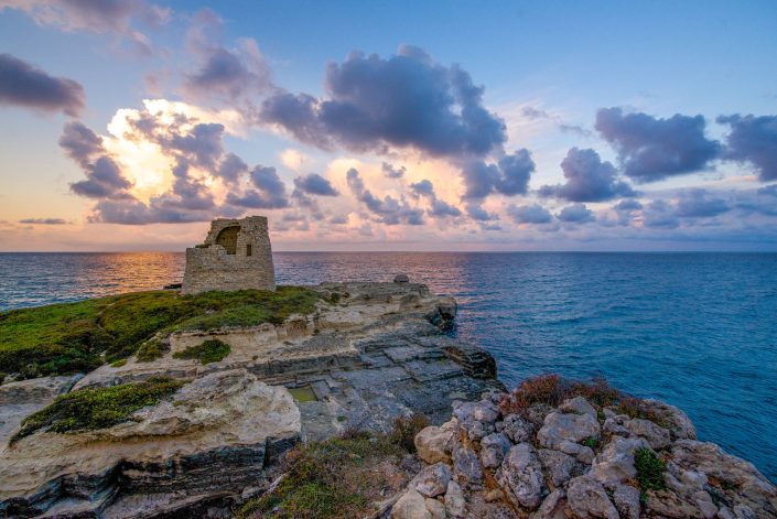 Alba a Roca vecchia. Costa adriatica del Salento.