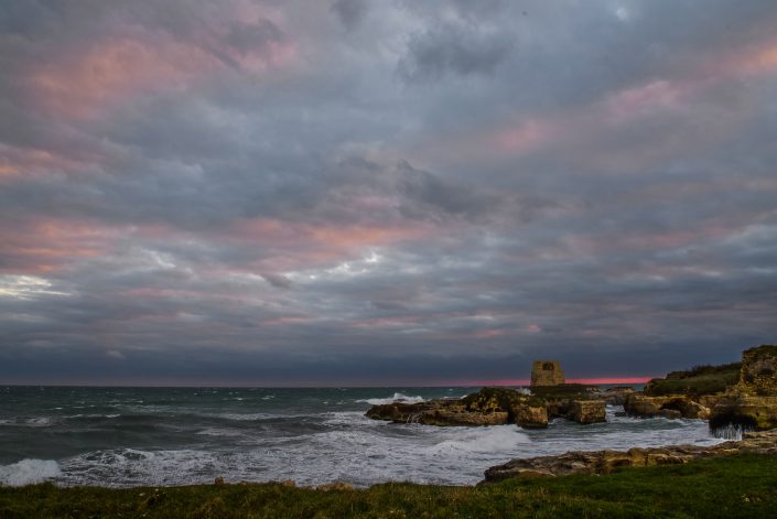 Alba a Roca vecchia. Costa adriatica del Salento.