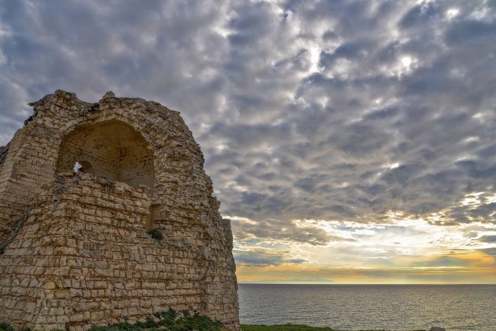 Alba a Torre dell'Orso. Costa adriatica del Salento.