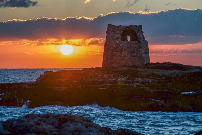 Alba a Roca vecchia. Costa adriatica del Salento.