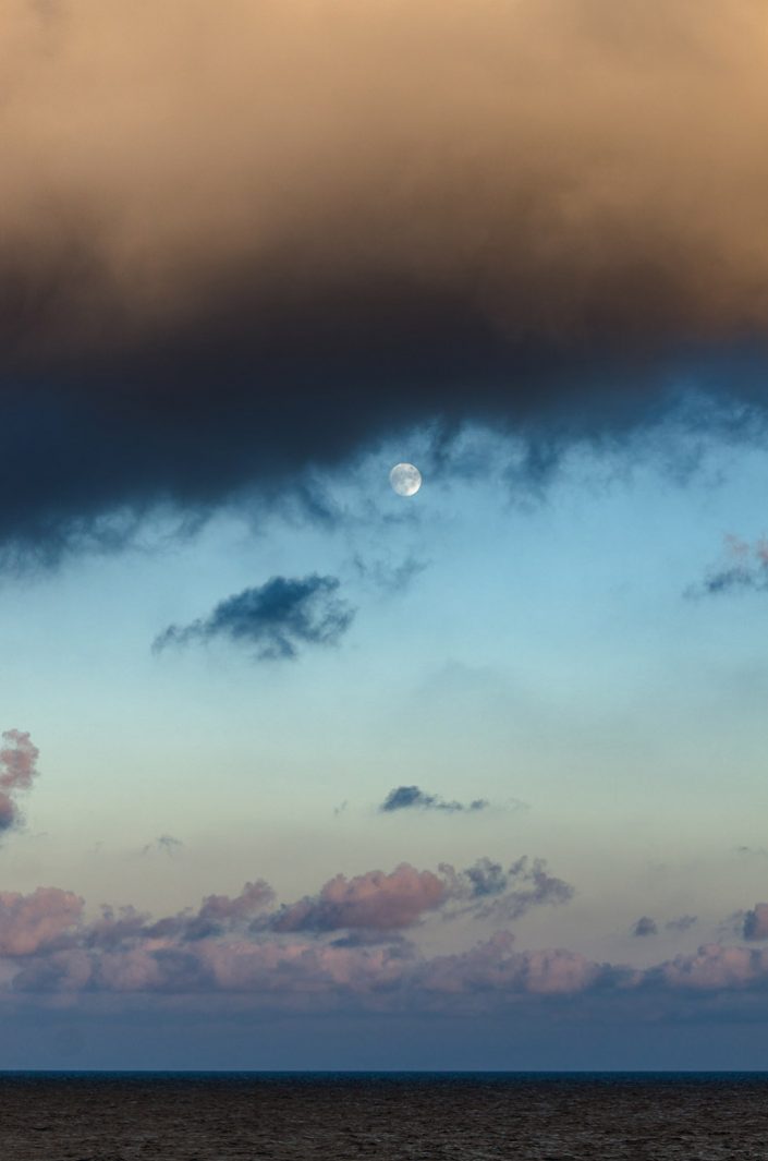 Luna a Roca vecchia. Costa adriatica del Salento.