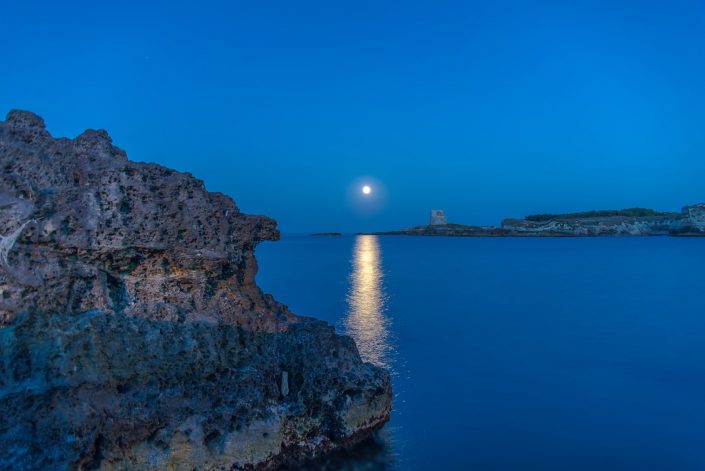 Luna a Roca vecchia. Costa adriatica del Salento.