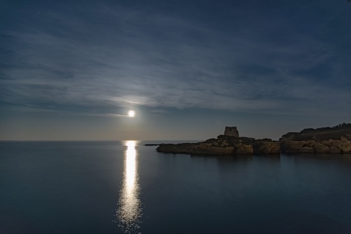 Luna a Roca vecchia. Costa adriatica del Salento.