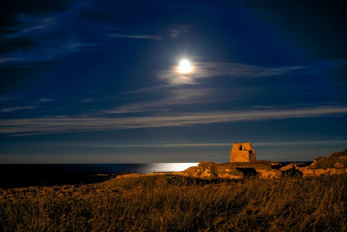 Luna a Roca vecchia. Costa adriatica del Salento.