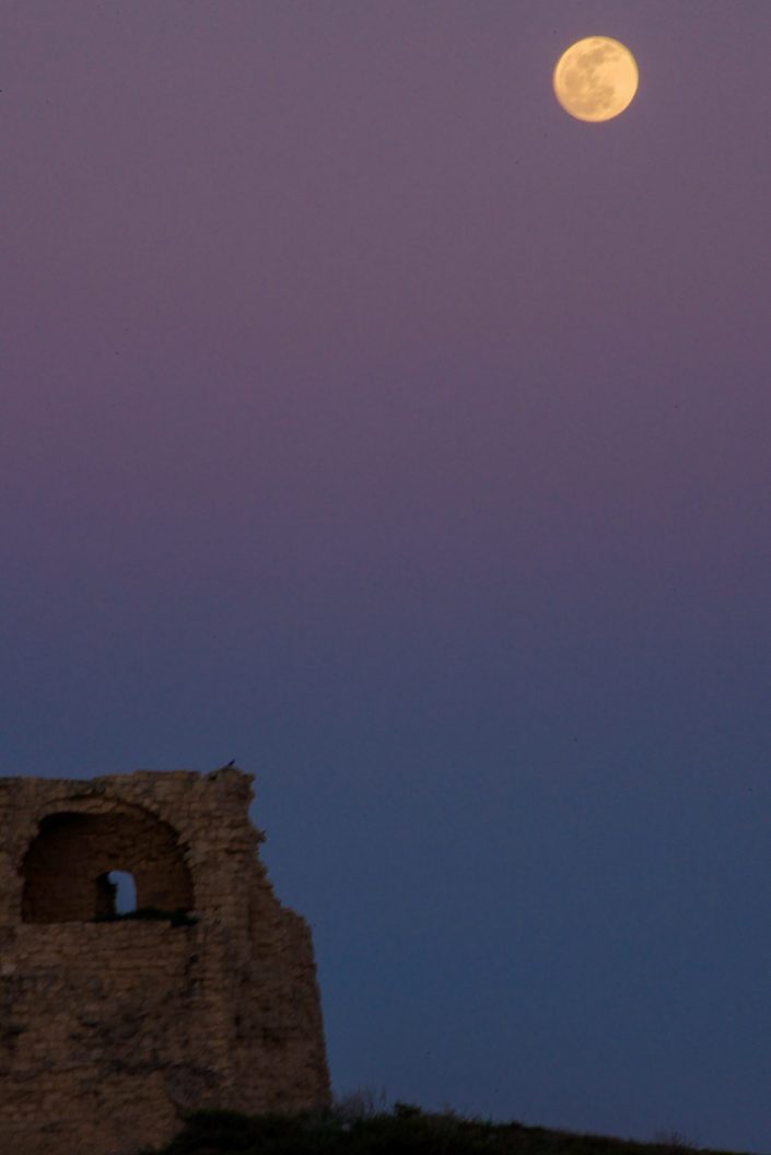 Luna a Roca vecchia. Costa adriatica del Salento.