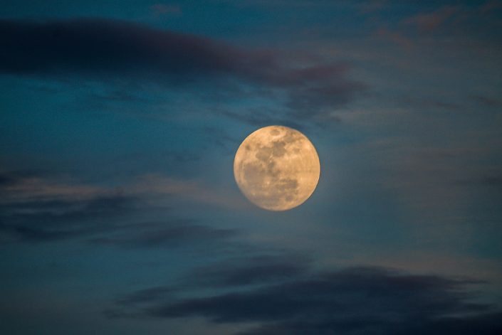 Luna a Roca vecchia. Costa adriatica del Salento.