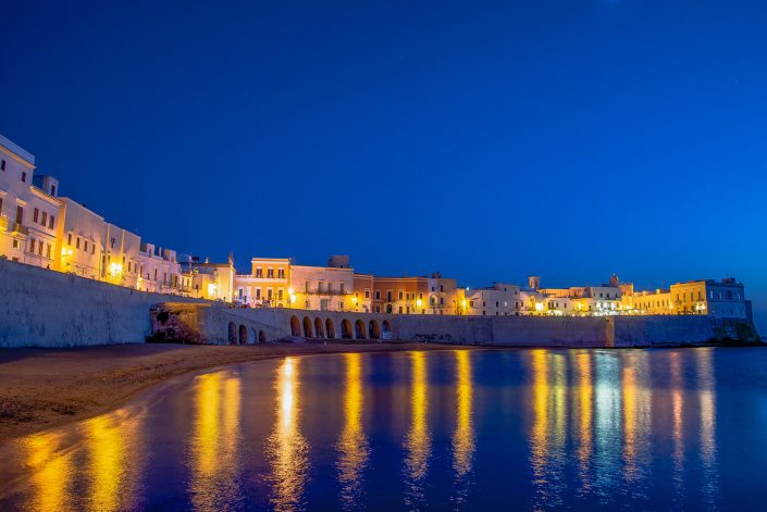 La città vecchia dalla spiaggia della Purità. Gallipoli.