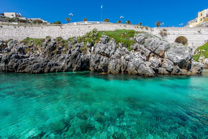 Insenatura a Castro marina. Costa adriatica.