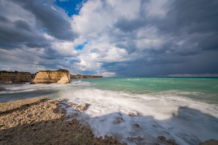 Faraglioni di Sant'Andrea. Costa adriatica.