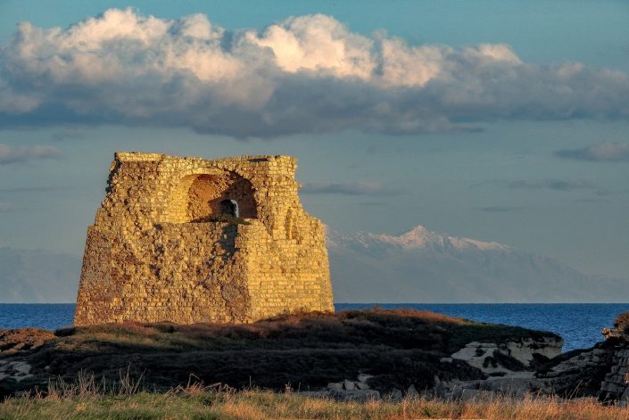 La Torre di Roca e i monti albanesi.